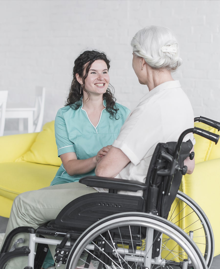 ménage épura avec personne âgées